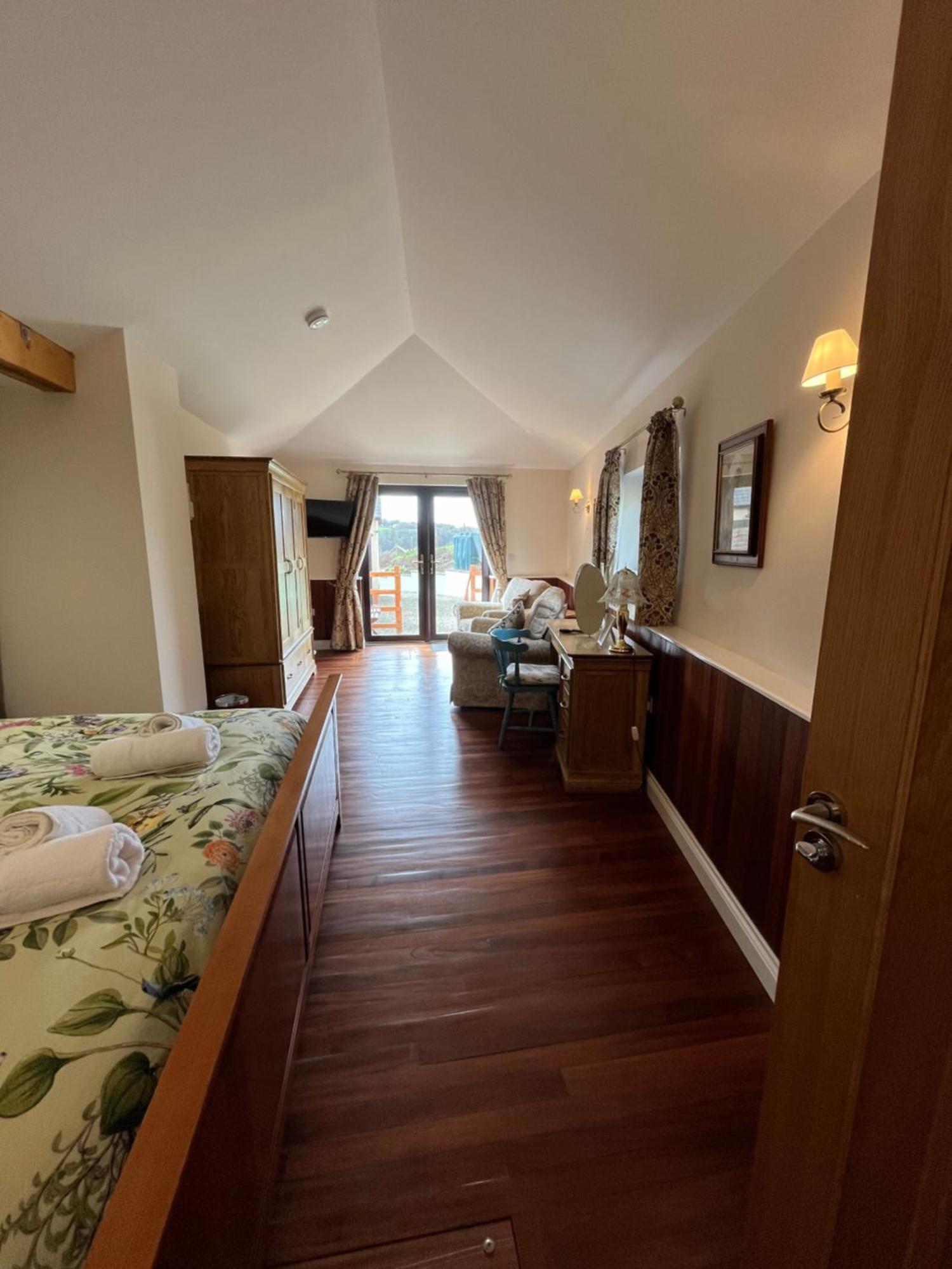 Neuadd Villa Llanwnen ภายนอก รูปภาพ